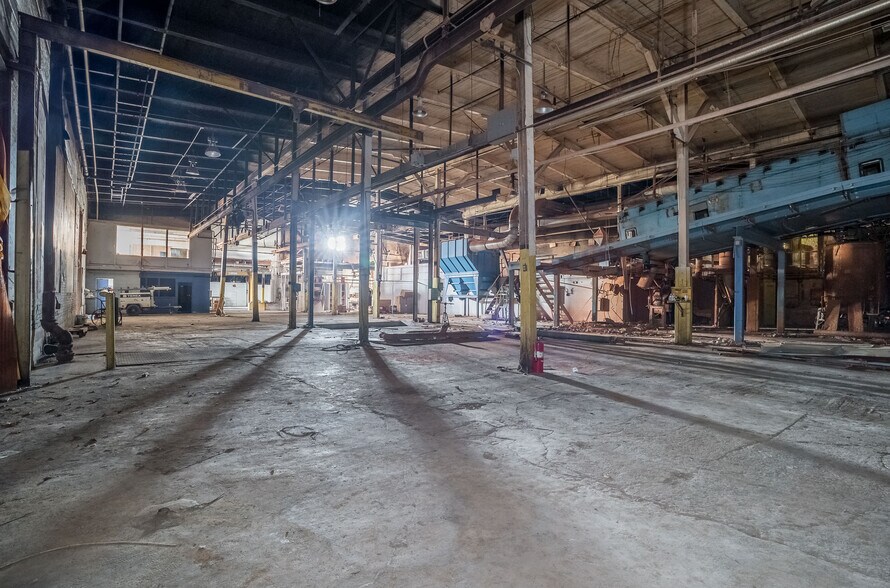 More Photos Of 413 Oxford Rd, Franklin Manufacturing For Sale