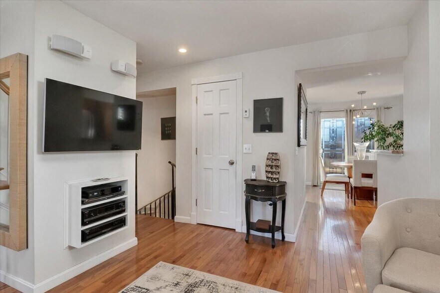 More Photos Of 139 A Bradford St, Provincetown Storefront Retail Residential For Sale