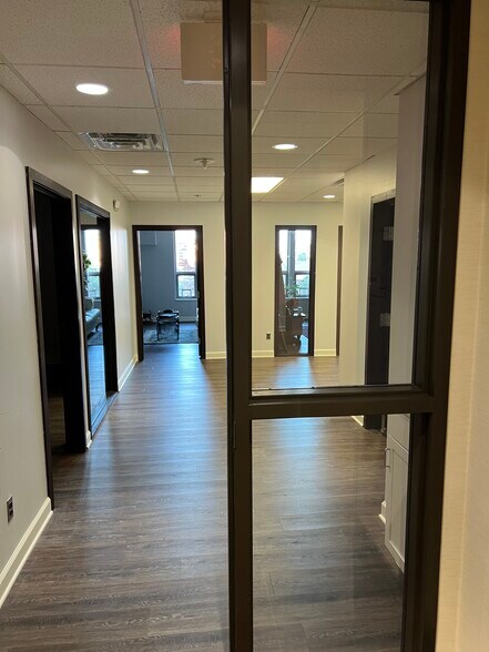 More Photos Of 401-411 S Old Woodward Ave, Birmingham Office Residential For Lease