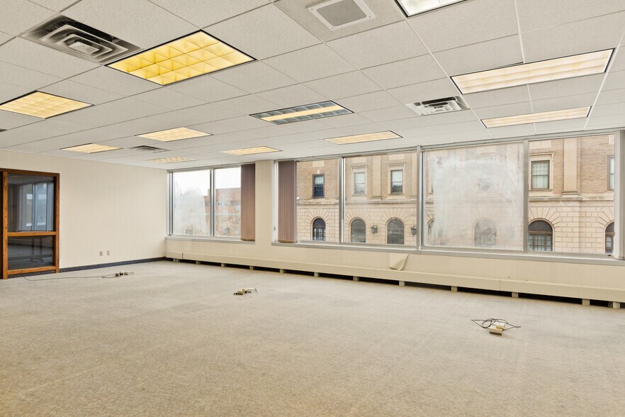 More Photos Of 17 1st Ave SW, Minot Bank For Sale