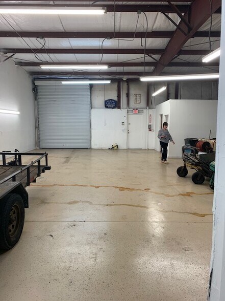 More Photos Of 310-330 Maguire Road Ext, Ocoee Warehouse For Lease