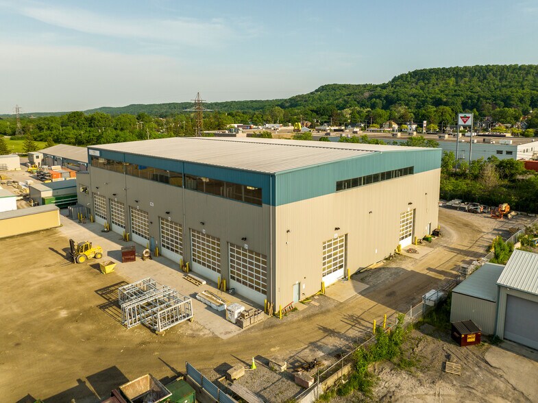 More Photos Of 115 S Service Rd W, Grimsby Manufacturing For Lease