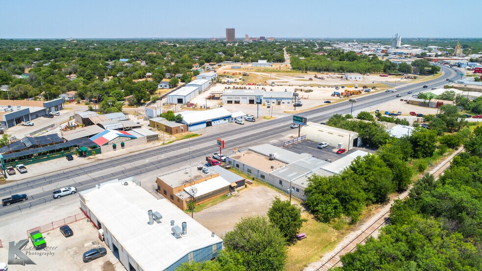 More Photos Of 1841 S Treadaway Blvd, Abilene Industrial For Sale