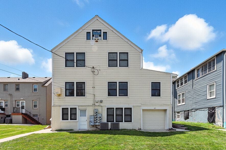 More Photos Of 817 N 48th St, Omaha Apartments For Sale