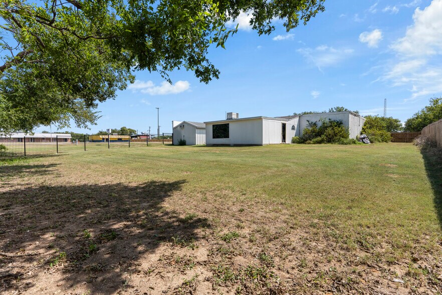 More Photos Of 10401 Fm 1902, Crowley Showroom For Sale