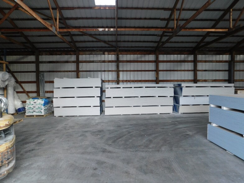More Photos Of 2086 E US Highway 36, Rockville Convenience Store For Sale