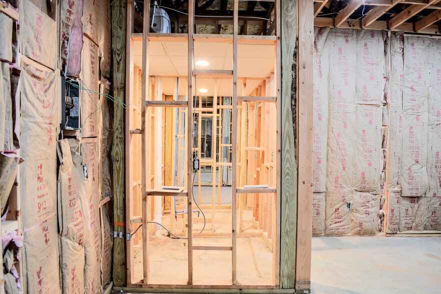More Photos Of 5016 E 24th St, Kansas City Flex For Sale