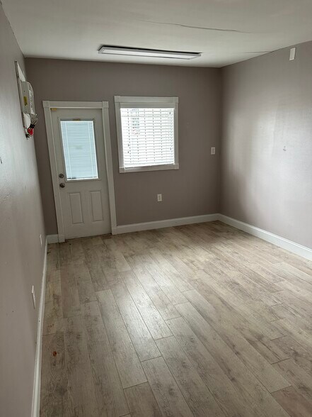 More Photos Of 365 E State Road 434, Longwood Freestanding For Lease