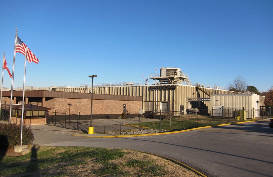 More Photos Of 208 Copper Top Ln NE, Cleveland Warehouse For Lease