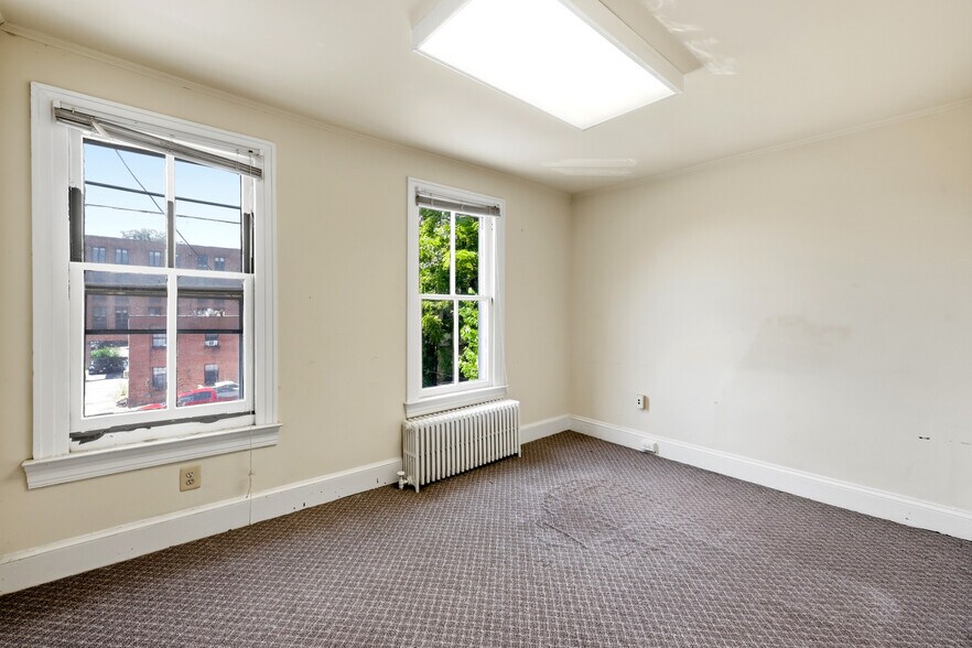 More Photos Of 3 E Market St, Leesburg Office For Sale