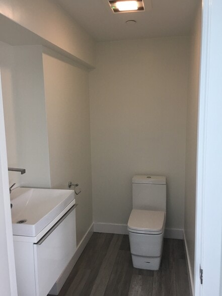 More Photos Of 600 S La Brea Ave, Los Angeles Storefront Retail Residential For Sale