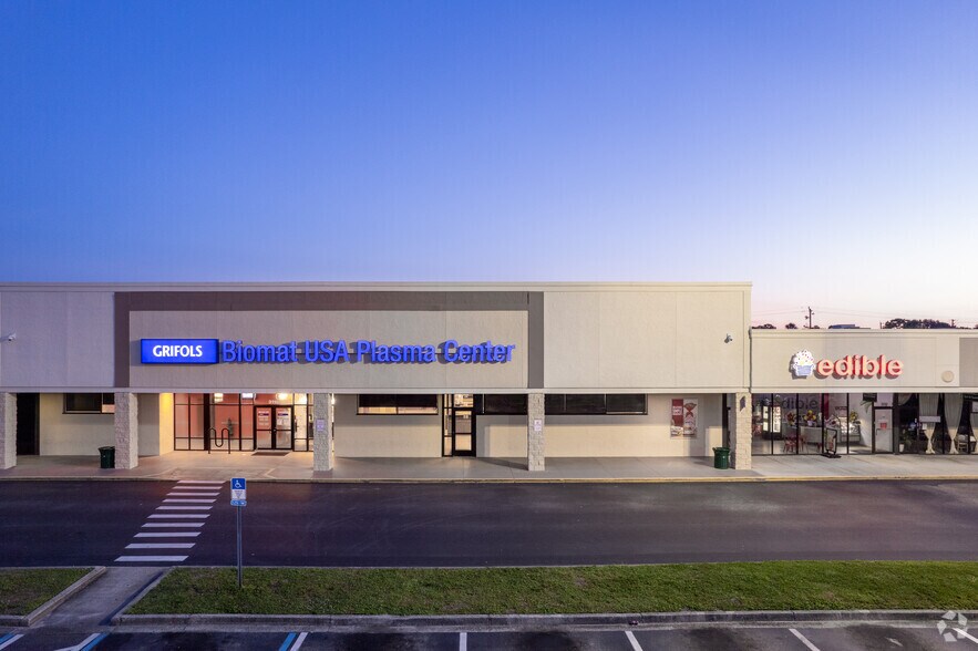 More Photos Of 3000-3262 N Lake Washington Rd, Melbourne Storefront For Lease