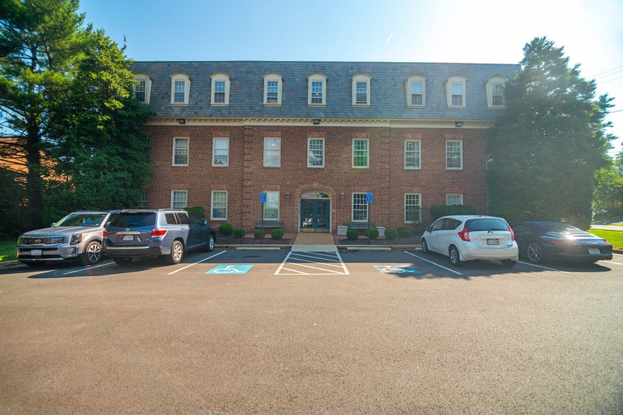 Primary Photo Of 410 Pine St SE, Vienna Office For Lease
