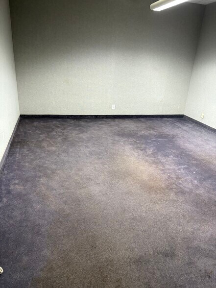 More Photos Of 241 Molnar Dr, Elmwood Park Medical For Lease