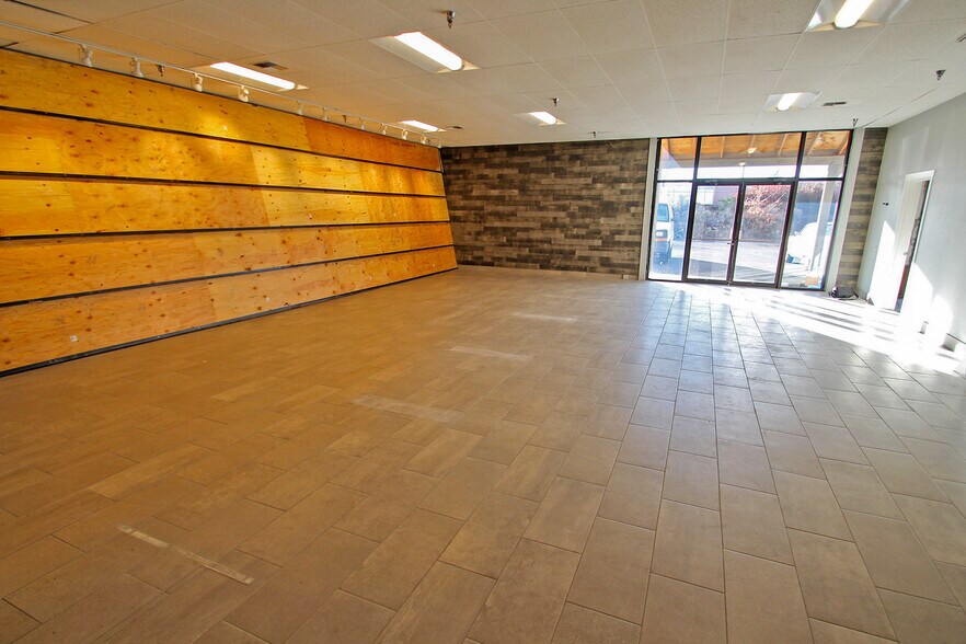 More Photos Of 126 NE Emerson Ave, Bend Distribution For Lease