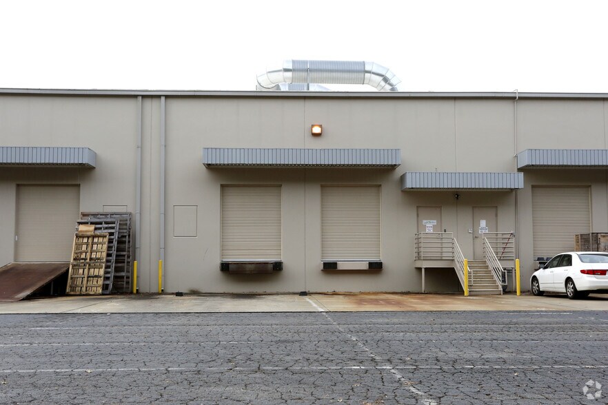 More Photos Of 1640 Airport Rd, Kennesaw Distribution For Lease