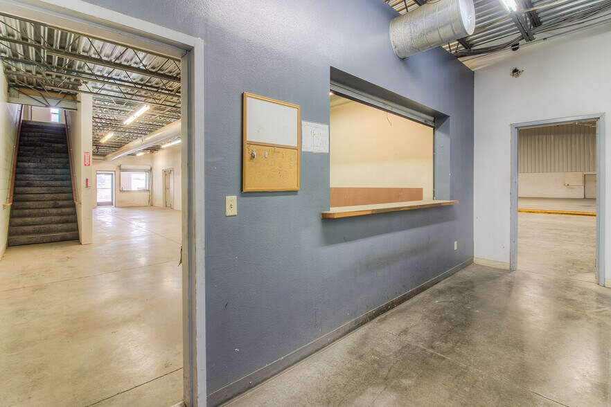 More Photos Of 501 Stover Rd, Grandview Industrial For Sale