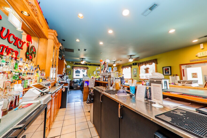 More Photos Of 101 E Main St, Saint Jacob General Retail For Sale