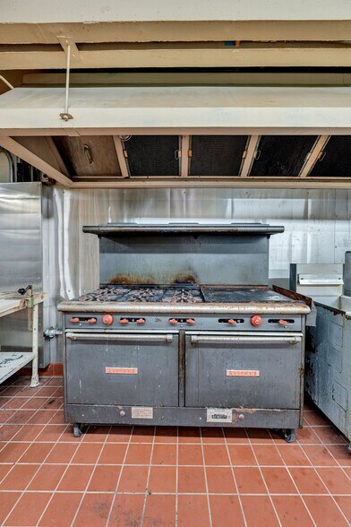 More Photos Of 210 Woodruff St, Madison Specialty For Sale