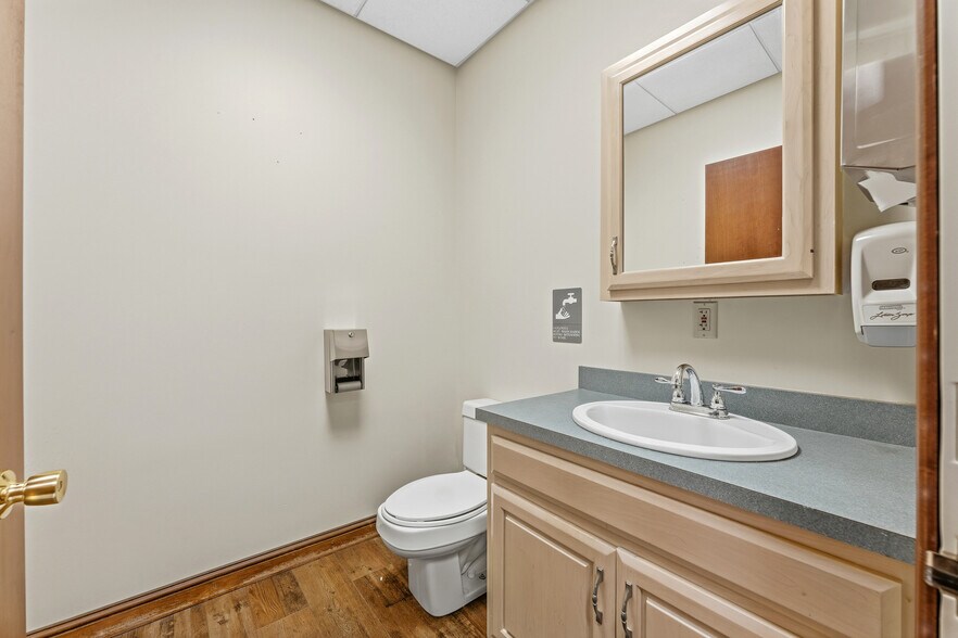 More Photos Of 1703 Locust Ave, Fairmont Medical For Sale