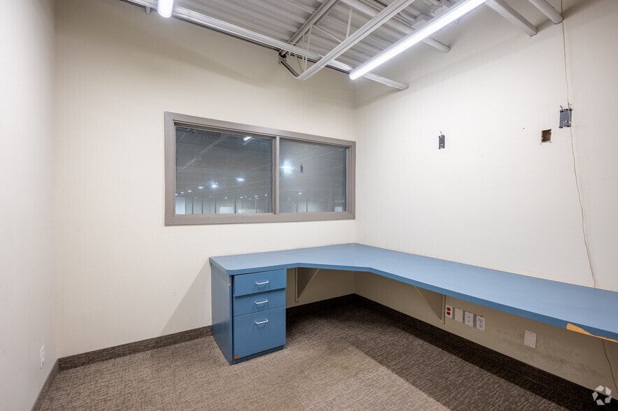 More Photos Of 25 Tangiers Rd, Toronto Manufacturing For Lease