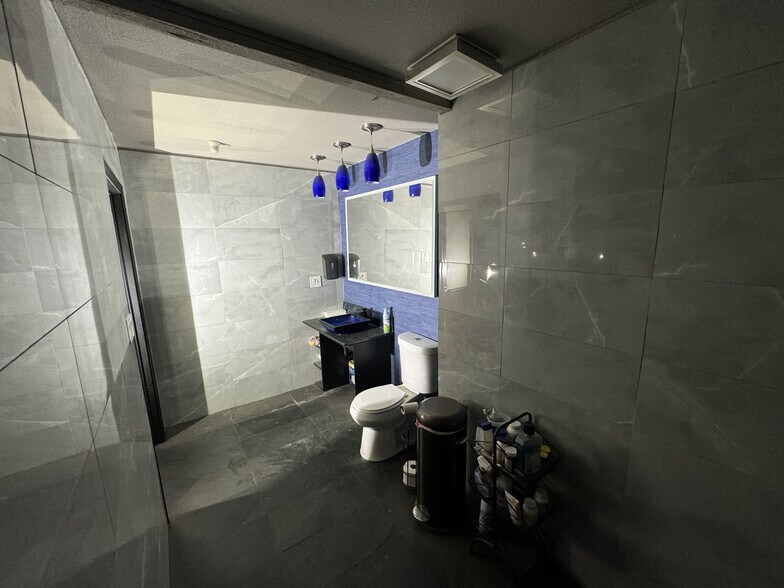 More Photos Of 1127 Chestnut St, Marysville Warehouse For Sale