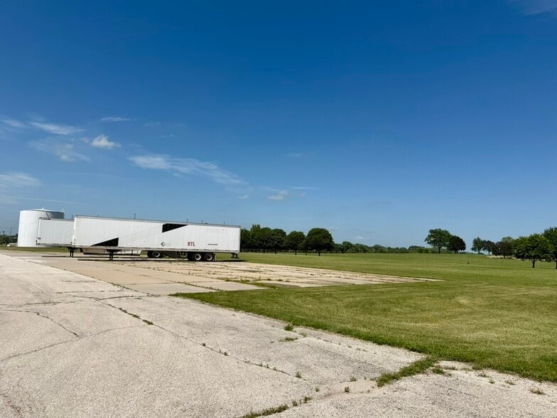 More Photos Of 1601 General Electric Rd, Bloomington Warehouse For Lease