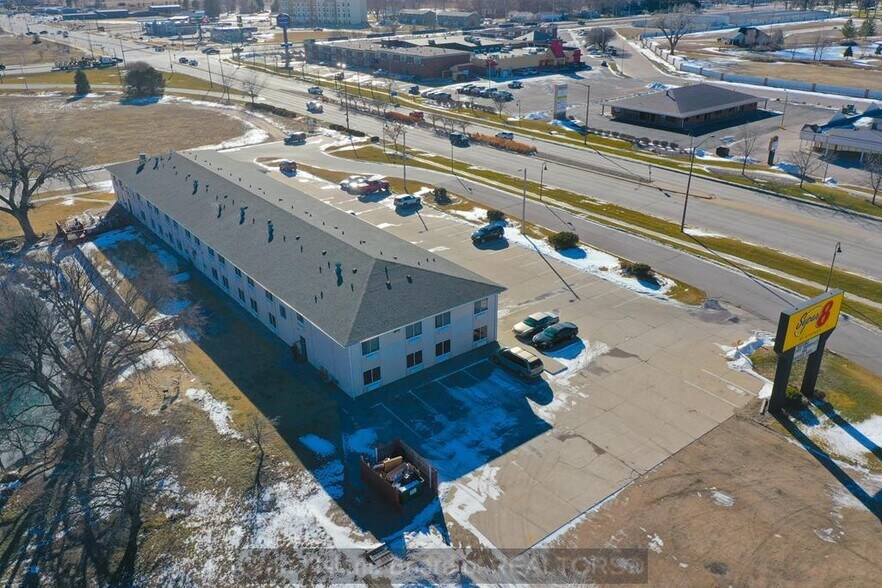 More Photos Of 3205 S Locust St, Grand Island Hotel For Sale