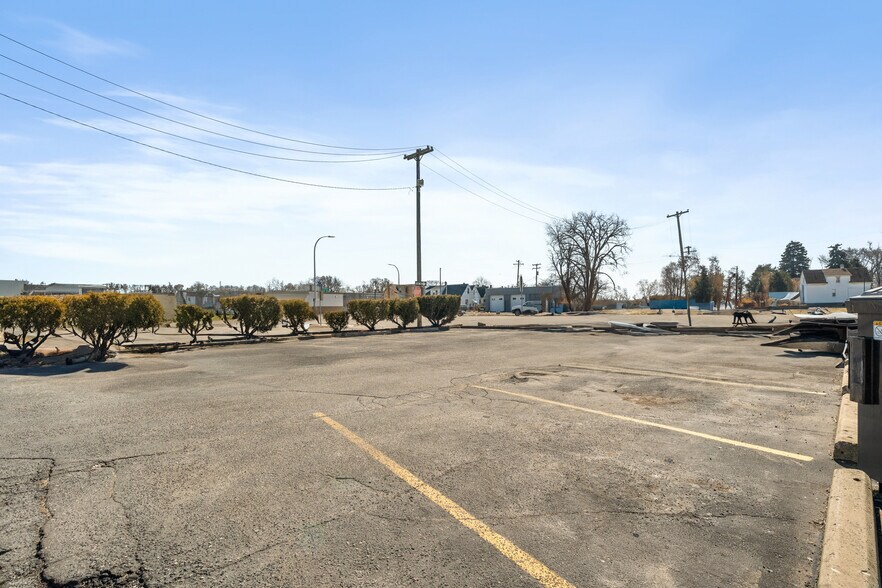 More Photos Of 220 Southfield Rd, Ecorse Storefront Retail Residential For Sale