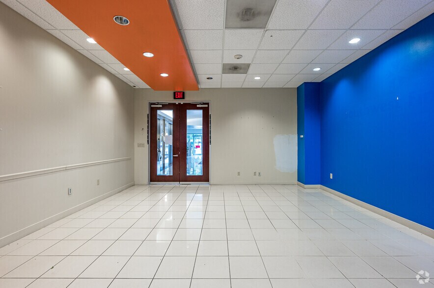 More Photos Of 7610 N Stemmons Fwy, Dallas Office For Lease