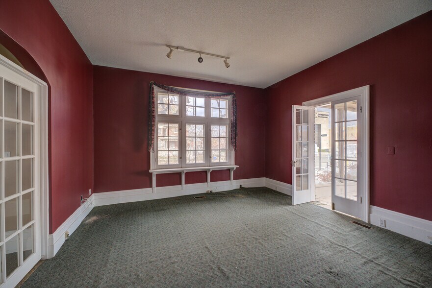 More Photos Of 41 Wellington St, Brantford Office For Sale