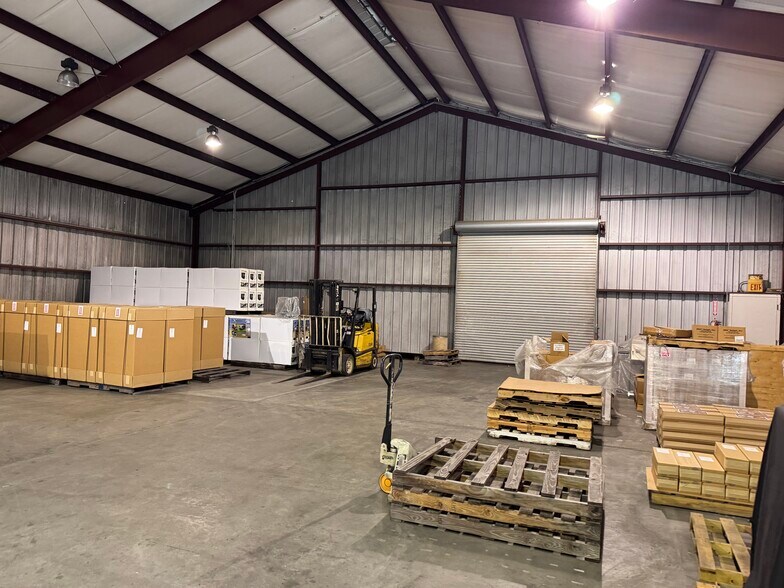 More Photos Of 405 Mayfield Rd, Warrenton Warehouse For Sale