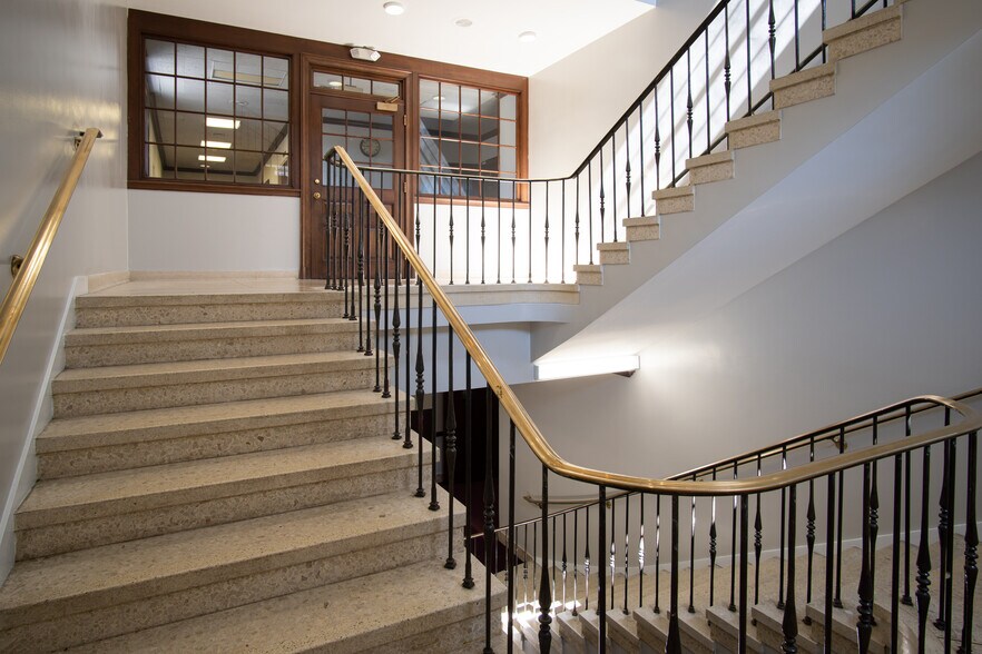 More Photos Of 2100 Middle Country Rd, Centereach Office For Lease