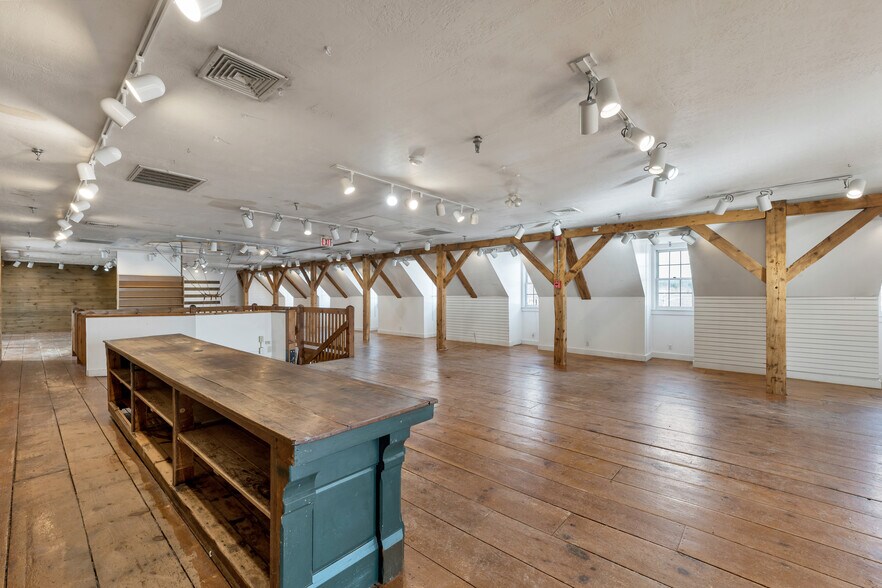 More Photos Of 312 Daniel Webster Hwy, Meredith Hotel For Lease