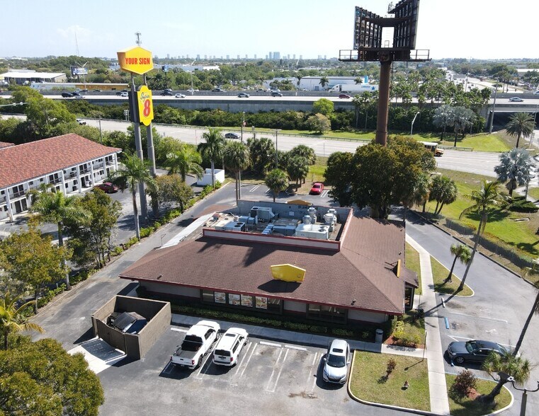 More Photos Of 4102 W Blue Heron Blvd, Riviera Beach Restaurant For Sale