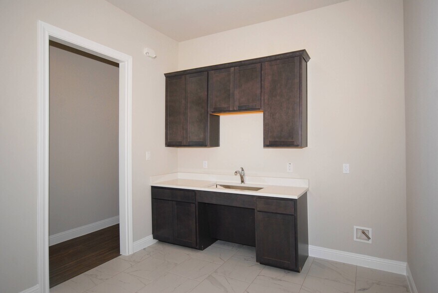 More Photos Of 2601 Little Elm Pky, Little Elm Office For Lease