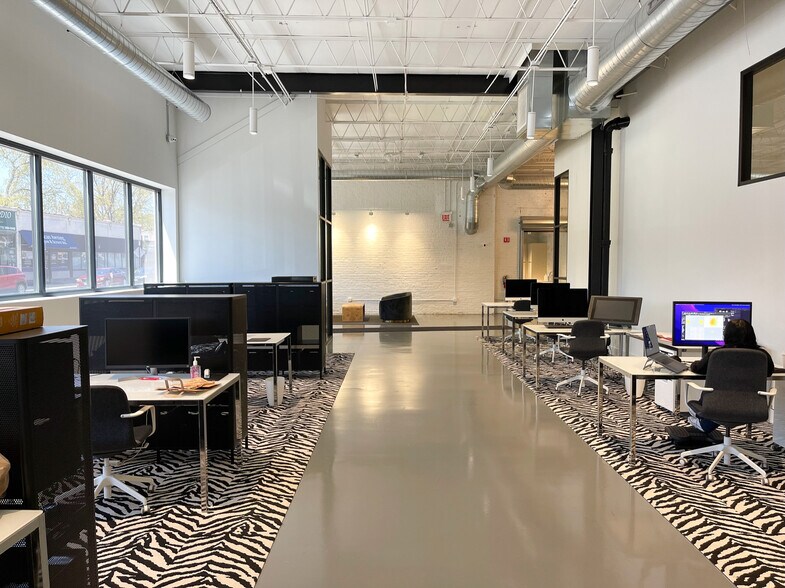 More Photos Of 3921-3925 N Elston Ave, Chicago Light Distribution For Sale