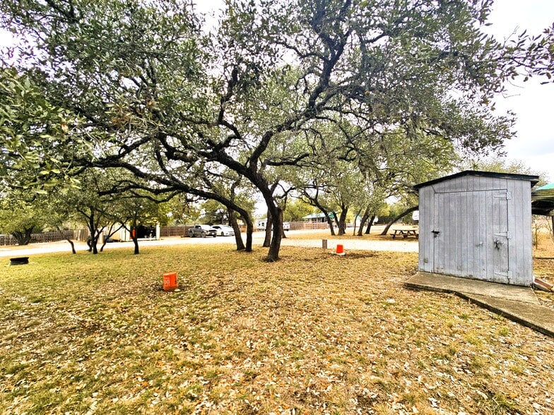 More Photos Of 605 Lakeshore Ln, Bandera Manufactured Housing Mobile Home Park For Sale
