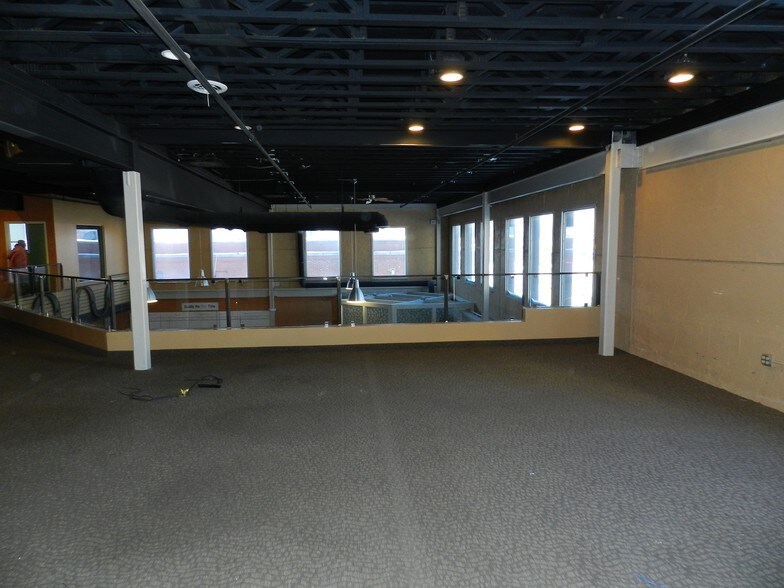 More Photos Of 7 N Saginaw St, Pontiac Office For Lease