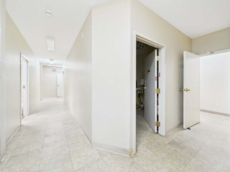 More Photos Of 201 E Dr Hicks Blvd, Florence Medical For Sale