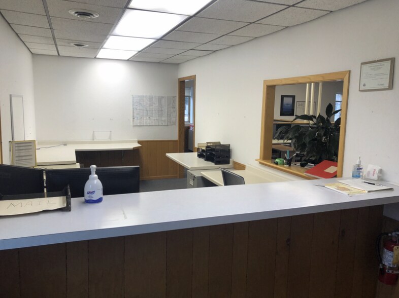 More Photos Of 172 W Stutsman St, Pembina Light Manufacturing For Sale