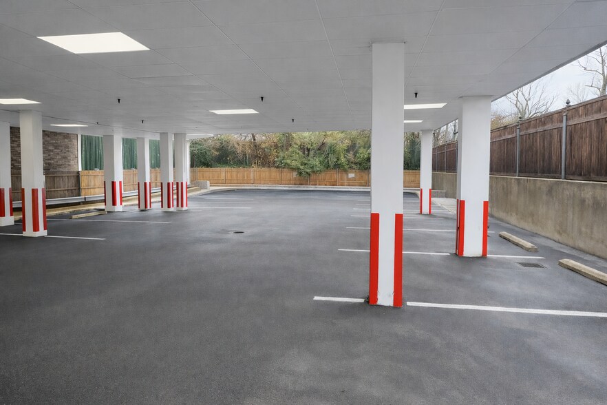 More Photos Of 38 Northern Blvd, Great Neck Office For Lease