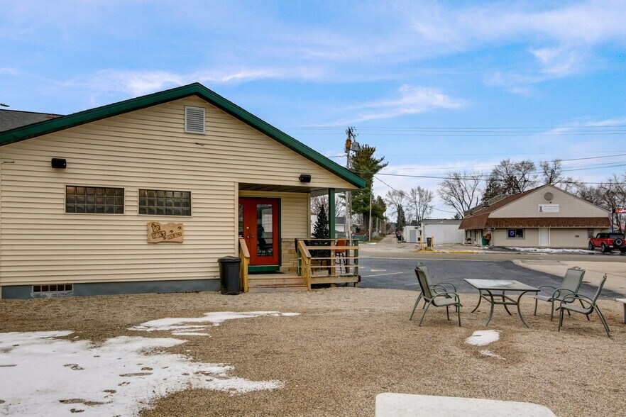 More Photos Of 617 E North St, Poynette Restaurant For Sale