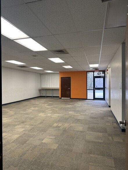 More Photos Of 2828 Enterprise Dr, Anderson Office For Sale