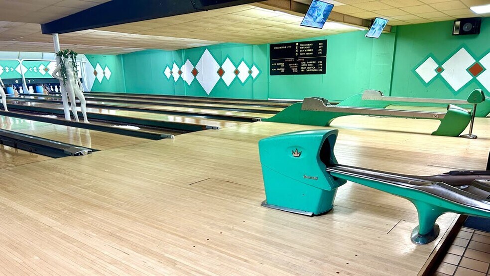 More Photos Of 1031 Mills St, Black Earth Bowling Alley For Sale
