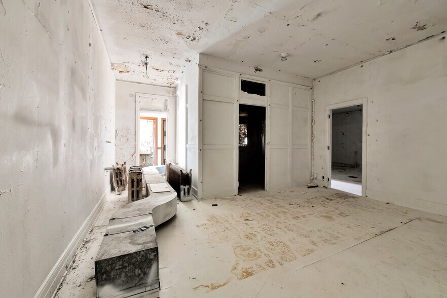 More Photos Of 9137 Linwood St, Detroit Parking Garage For Sale