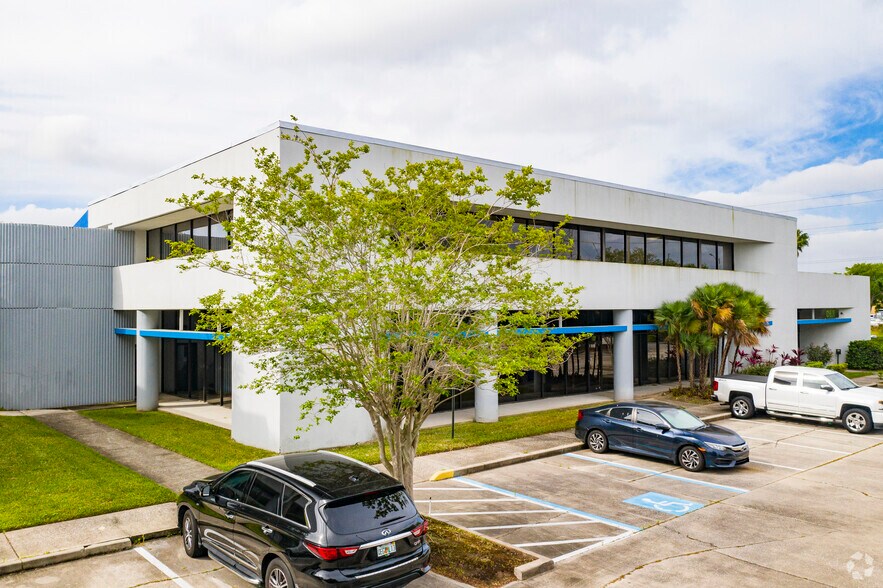 More Photos Of 8402 Laurel Fair Cir, Tampa Unknown For Lease