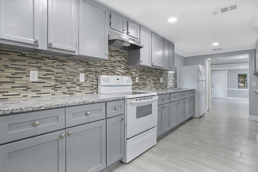 More Photos Of 1906 Murdock Blvd, Orlando Office For Lease