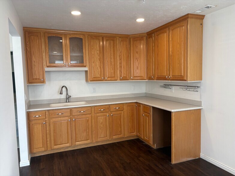 More Photos Of 1320 W 7900 S, West Jordan Manufacturing For Lease