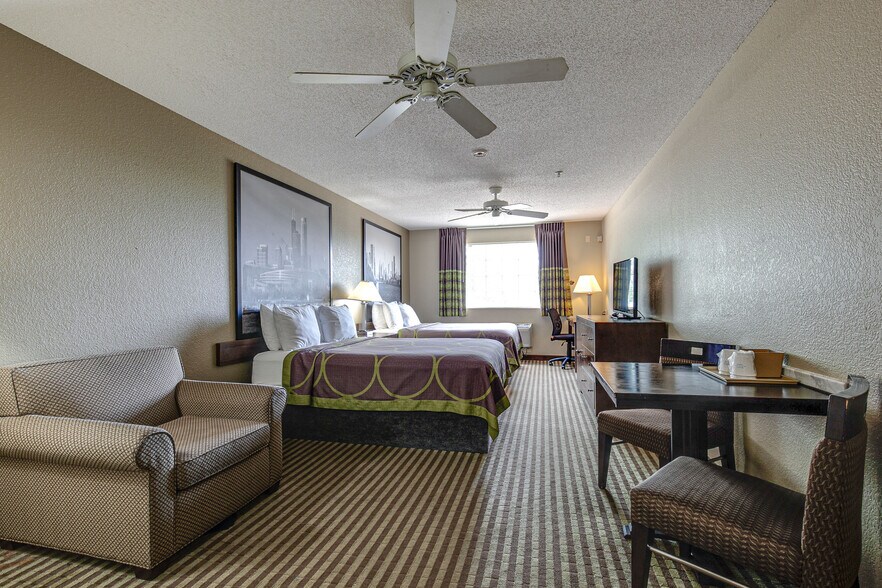More Photos Of 5520 Grand Ave, Gurnee Hotel For Sale